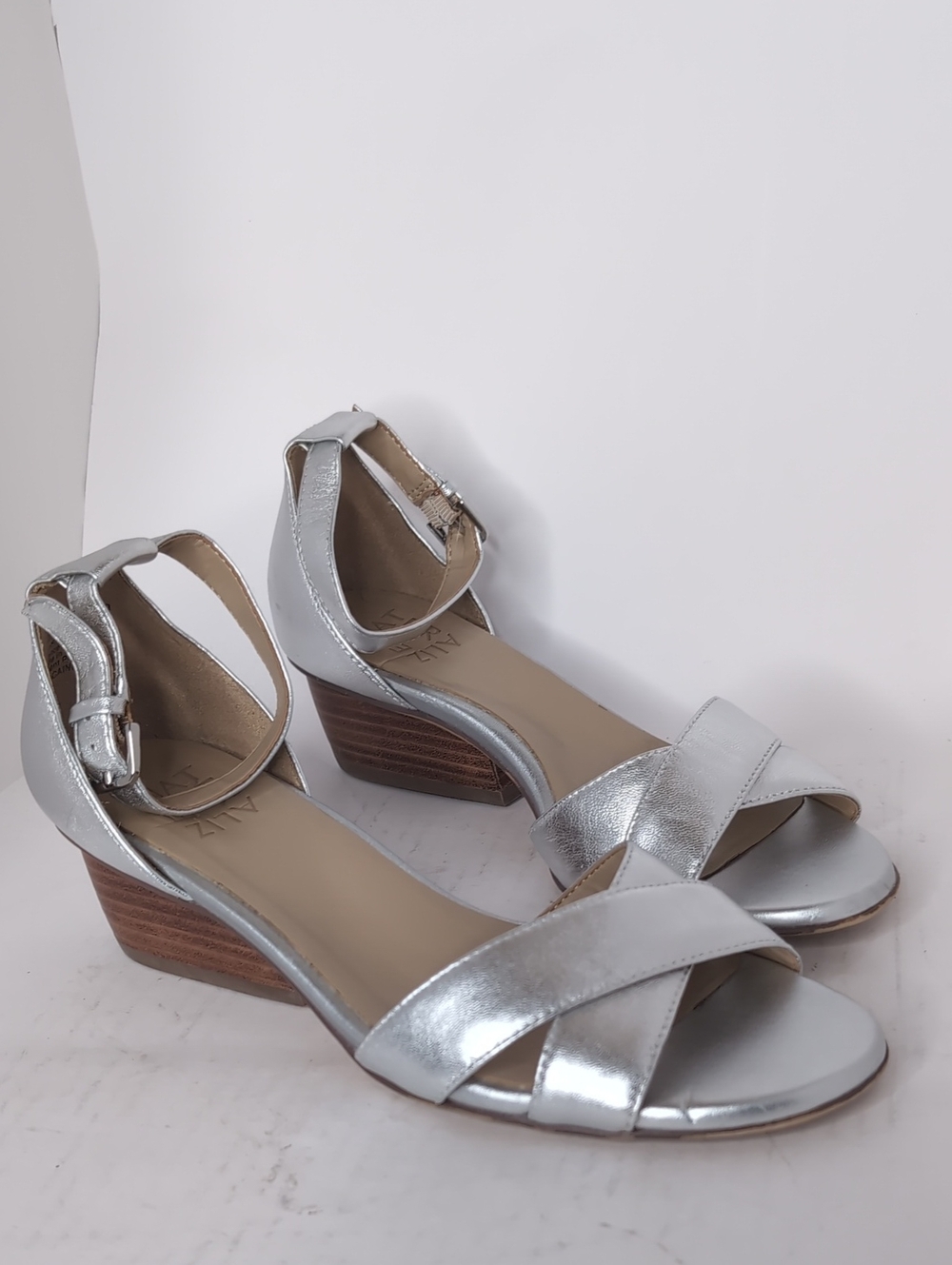 Naturalizer Canine Kitten Heels